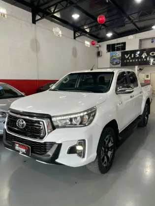TOYOTA HILUX 2.8 SRX 4X4 CD 16V DIESEL 4P AUTOMÁTICO TOYOTA HILUX 2.8 SRX 4X4 CD 16V DIESEL 4P AUTOMÁTICO