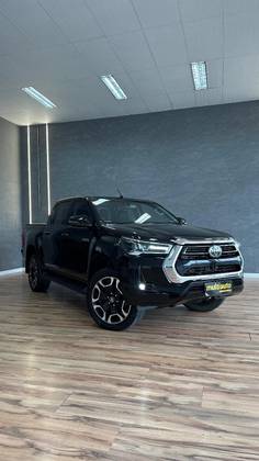 TOYOTA HILUX 2.8 D-4D TURBO DIESEL CD SRX 4X4 AUTOMÁTICO