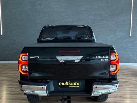 TOYOTA-HILUX-2.8 D-4D TURBO DIESEL CD SRX 4X4 AUTOMÁTICO TOYOTA-HILUX-2022