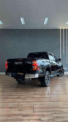 TOYOTA-HILUX-2.8 D-4D TURBO DIESEL CD SRX 4X4 AUTOMÁTICO TOYOTA-HILUX-2022