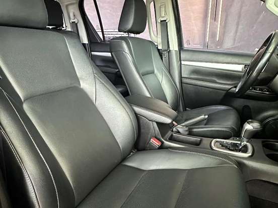 TOYOTA-HILUX-2.8 D-4D TURBO DIESEL CD SRX 4X4 AUTOMÁTICO TOYOTA-HILUX-2022