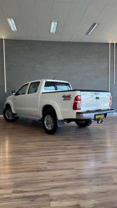 TOYOTA-HILUX-2012