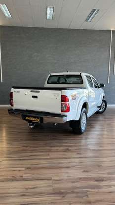 TOYOTA-HILUX-2012