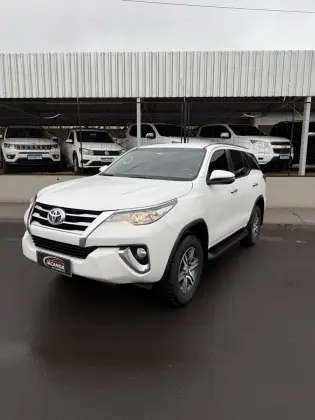 TOYOTA HILUX SW4 2.7 SRV 7 LUGARES 4X2 16V FLEX 4P AUTOMÁTICO TOYOTA HILUX SW4 2.7 SRV 7 LUGARES 4X2 16V FLEX 4P AUTOMÁTICO
