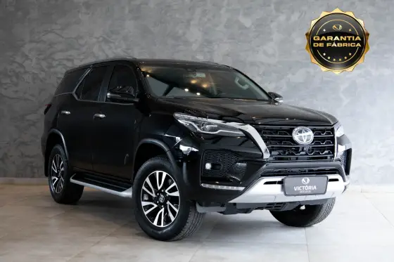 TOYOTA HILUX SW4 2.8 D-4D TURBO DIESEL SRX 7L 4X4 AUTOMÁTICO