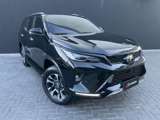 TOYOTA-HILUX SW4-2024