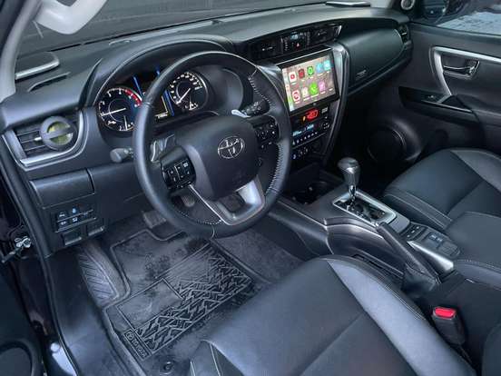 TOYOTA-HILUX SW4-2024