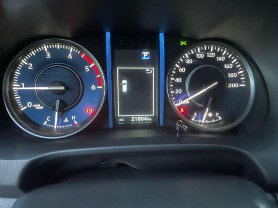 TOYOTA-HILUX SW4-2024
