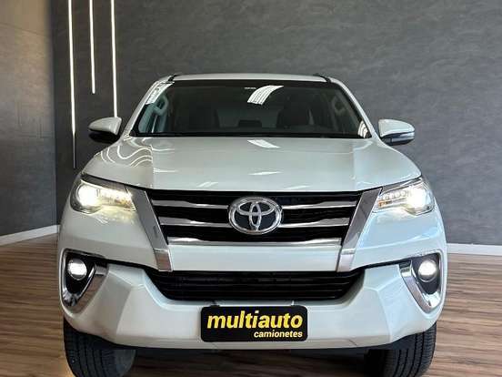 TOYOTA-HILUX SW4-2.8 SRX 4X4 16V TURBO INTERCOOLER DIESEL 4P AUTOMÁTICO TOYOTA-HILUX SW4-2019