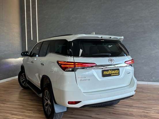 TOYOTA-HILUX SW4-2.8 SRX 4X4 16V TURBO INTERCOOLER DIESEL 4P AUTOMÁTICO TOYOTA-HILUX SW4-2019