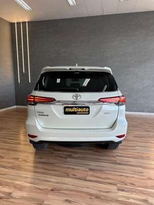 TOYOTA-HILUX SW4-2019