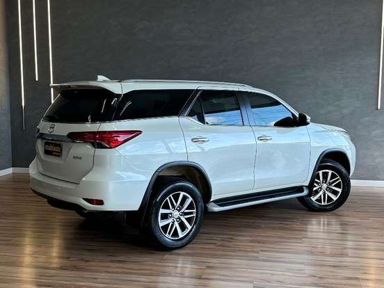 TOYOTA-HILUX SW4-2.8 SRX 4X4 16V TURBO INTERCOOLER DIESEL 4P AUTOMÁTICO TOYOTA-HILUX SW4-2019