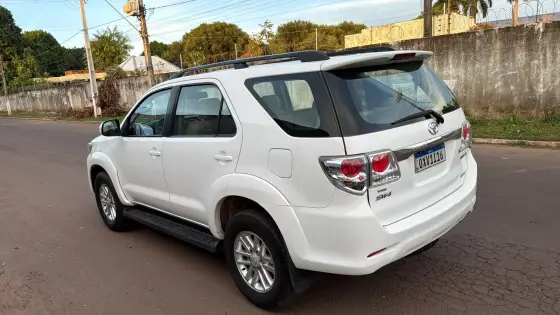 TOYOTA HILUX SW4 3.0 SRV 4X4 7 LUGARES 16V TURBO INTERCOOLER DIESEL 4P AUTOMÁTICO