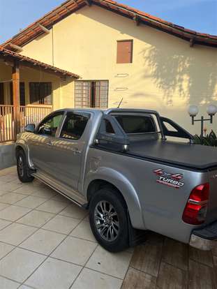 TOYOTA-HILUX-2015