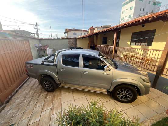TOYOTA-HILUX-2015