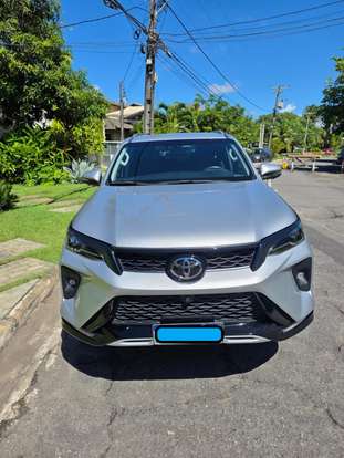 TOYOTA-HILUX SW4-2.8 D-4D TURBO DIESEL SRX PLATINUM 7L 4X4 AUTOMÁTICO TOYOTA-HILUX SW4-2025