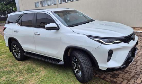TOYOTA-HILUX SW4-2.8 D-4D TURBO DIESEL SRX PLATINUM 7L 4X4 AUTOMÁTICO TOYOTA-HILUX SW4-2024