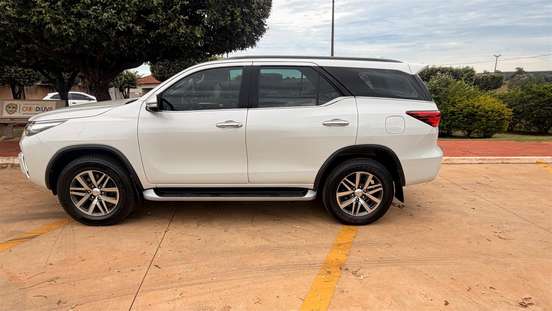TOYOTA-HILUX SW4-2016