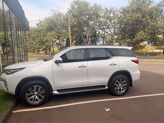 TOYOTA-HILUX SW4-2016