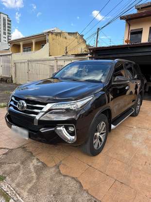 TOYOTA-HILUX SW4-2.8 SRX 4X4 7 LUGARES 16V TURBO INTERCOOLER DIESEL 4P AUTOMÁTICO TOYOTA-HILUX SW4-2018