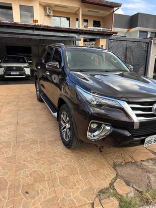 TOYOTA-HILUX SW4-2.8 SRX 4X4 7 LUGARES 16V TURBO INTERCOOLER DIESEL 4P AUTOMÁTICO TOYOTA-HILUX SW4-2018