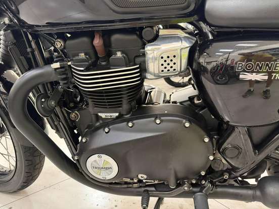 TRIUMPH-BONNEVILLE T100 BLACK 900 TRIUMPH-BONNEVILLE T100 BLACK 900-2018