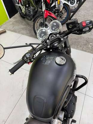 TRIUMPH-BONNEVILLE T120 BLACK 1200-2021