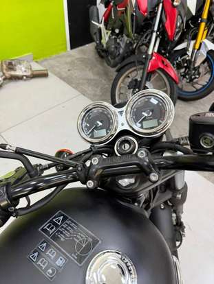 TRIUMPH-BONNEVILLE T120 BLACK 1200-2021