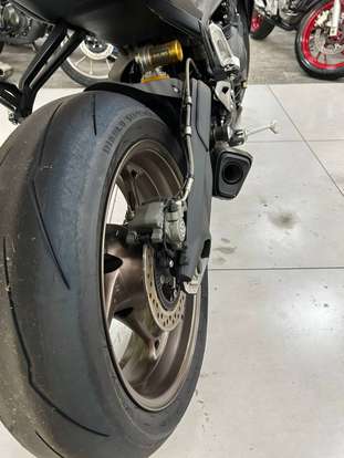 TRIUMPH-STREET TRIPLE 765 RS-2023