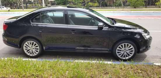 VOLKSWAGEN-JETTA-2012