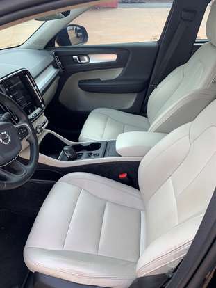 VOLVO-XC40-2019