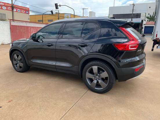 VOLVO-XC40-2019