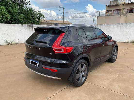 VOLVO-XC40-2.0 T4 GASOLINA MOMENTUM GEARTRONIC VOLVO-XC40-2019