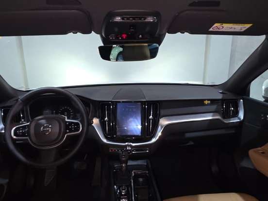 VOLVO-XC60-2.0 T5 GASOLINA MOMENTUM AWD GEARTRONIC VOLVO-XC60-2018