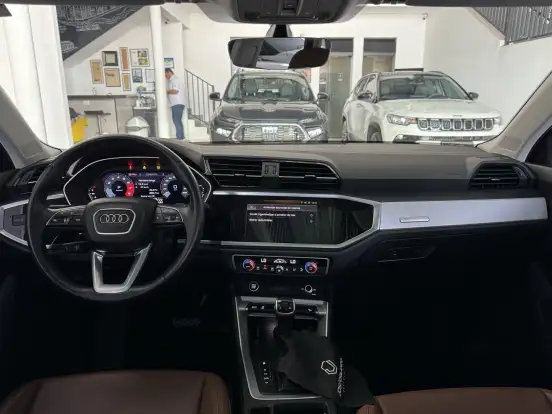 AUDI-Q3-2021
