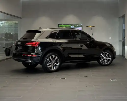 AUDI-Q5-2022