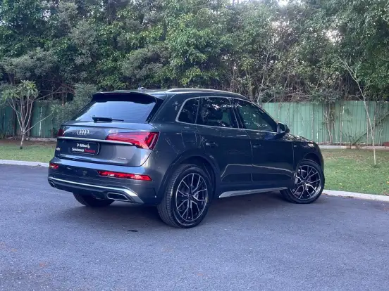 AUDI-Q5-2024