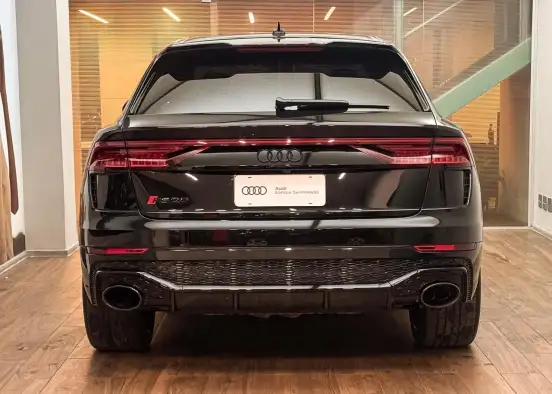 AUDI-RS Q8-2023