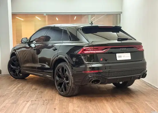 AUDI-RS Q8-2023