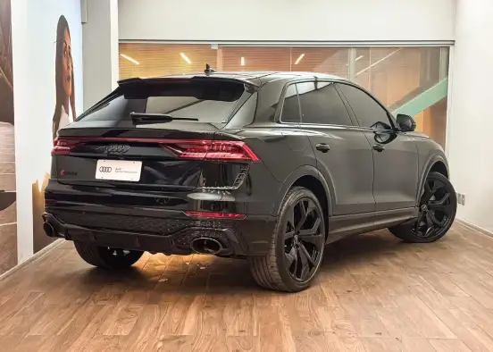 AUDI-RS Q8-2023