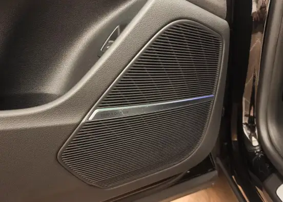 AUDI-RS Q8-2023