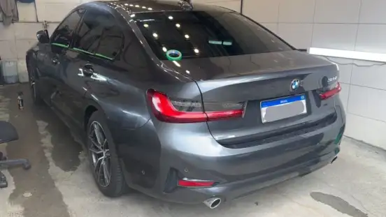 BMW-320i-2022