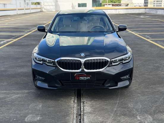 BMW-320i-2021