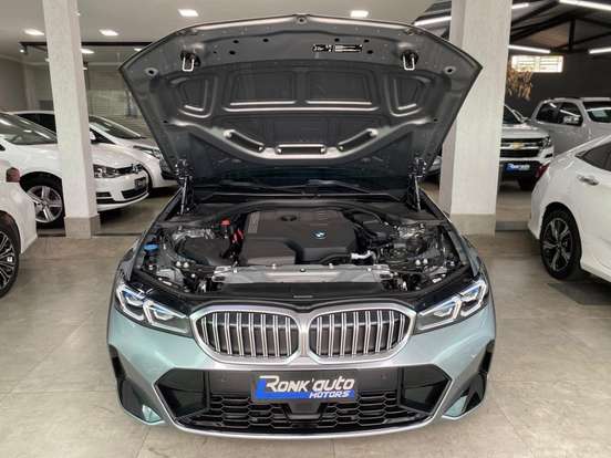 BMW-320i-2022
