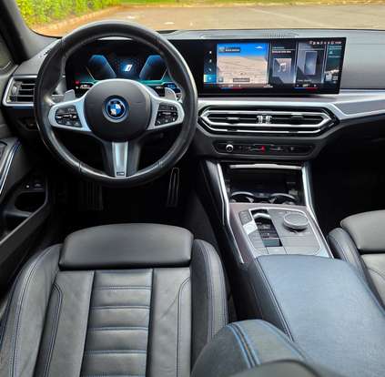 BMW-330e-2024
