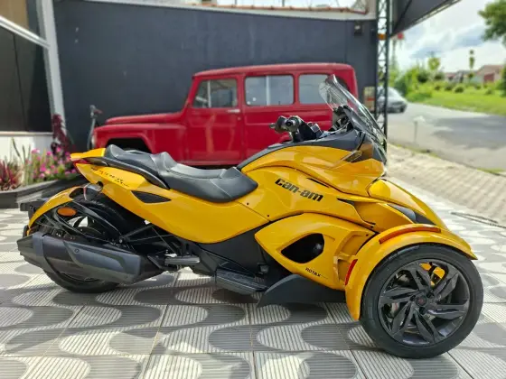 CAN-AM SPYDER ST-S 
