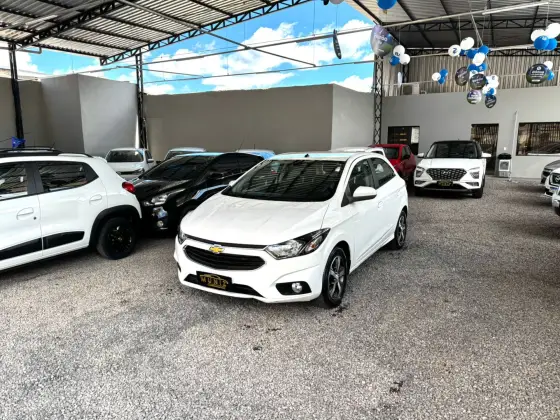 CHEVROLET ONIX 1.4 MPFI LT 8V FLEX 4P MANUAL CHEVROLET ONIX 1.4 MPFI LT 8V FLEX 4P MANUAL