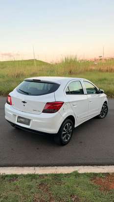 CHEVROLET-ONIX-2015