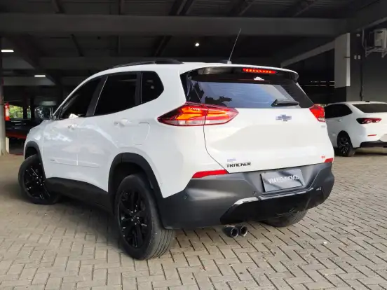 CHEVROLET-TRACKER-2023
