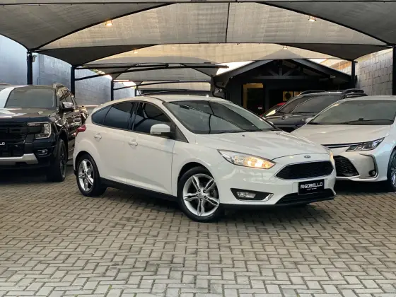 FORD FOCUS 1.6 SE 16V FLEX 4P MANUAL FORD FOCUS 1.6 SE 16V FLEX 4P MANUAL